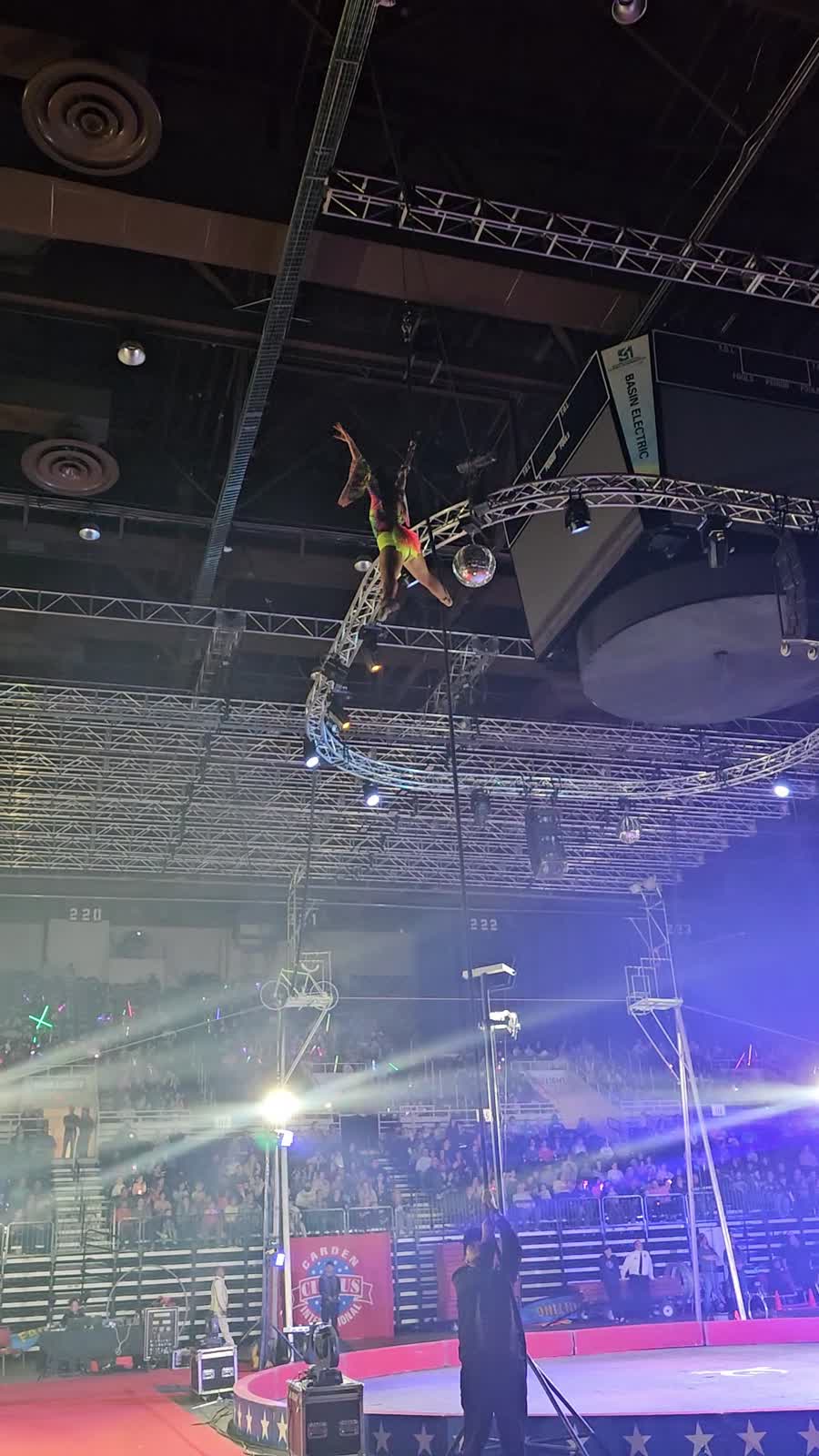 Aerial rope, in motion